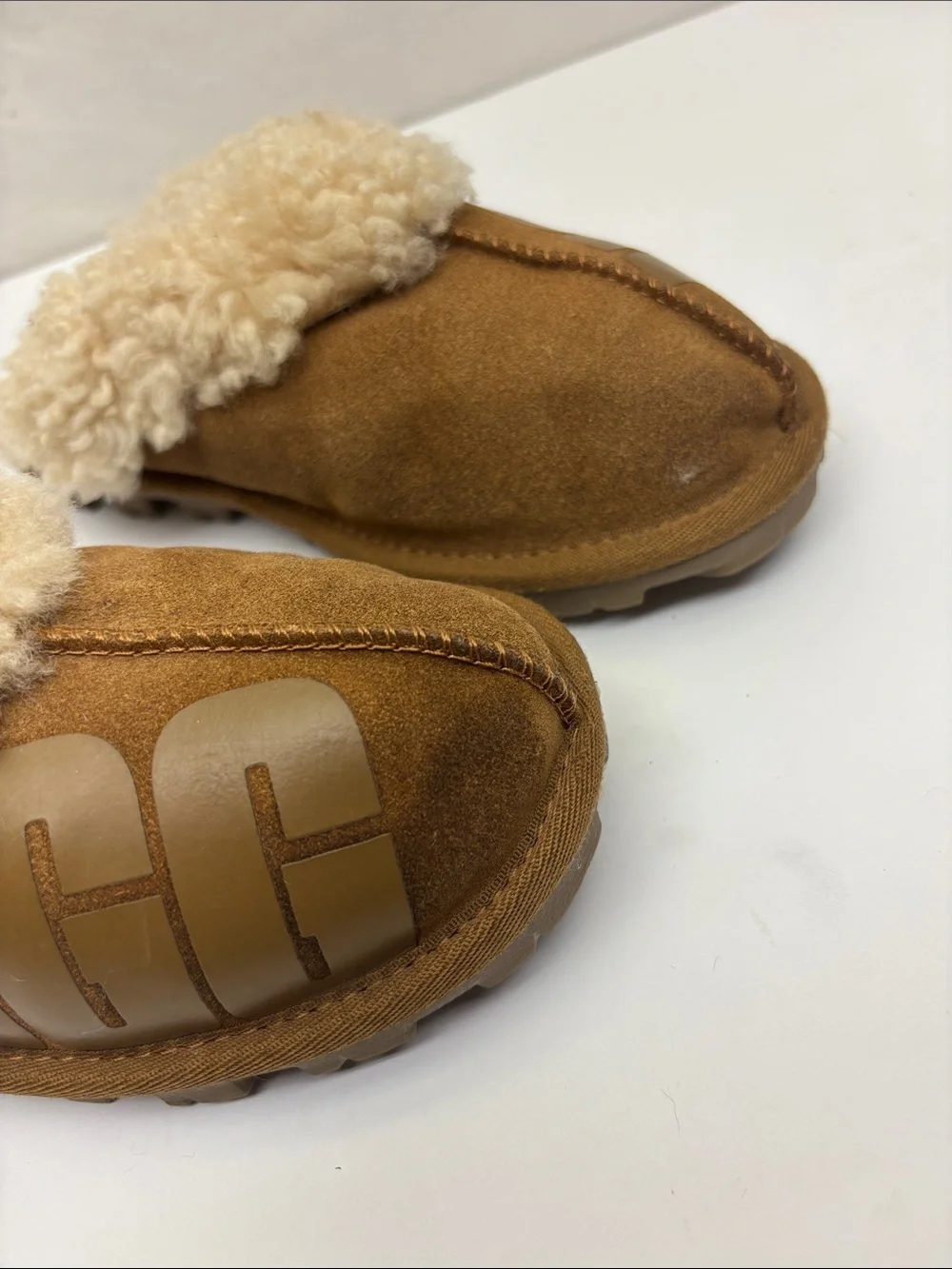 UGG cozy slippers for big girl, SZ 5, box 76